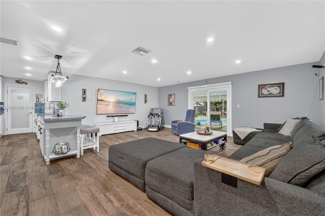 Recently Sold: $719,900 (4 beds, 3 baths, 1628 Square Feet)