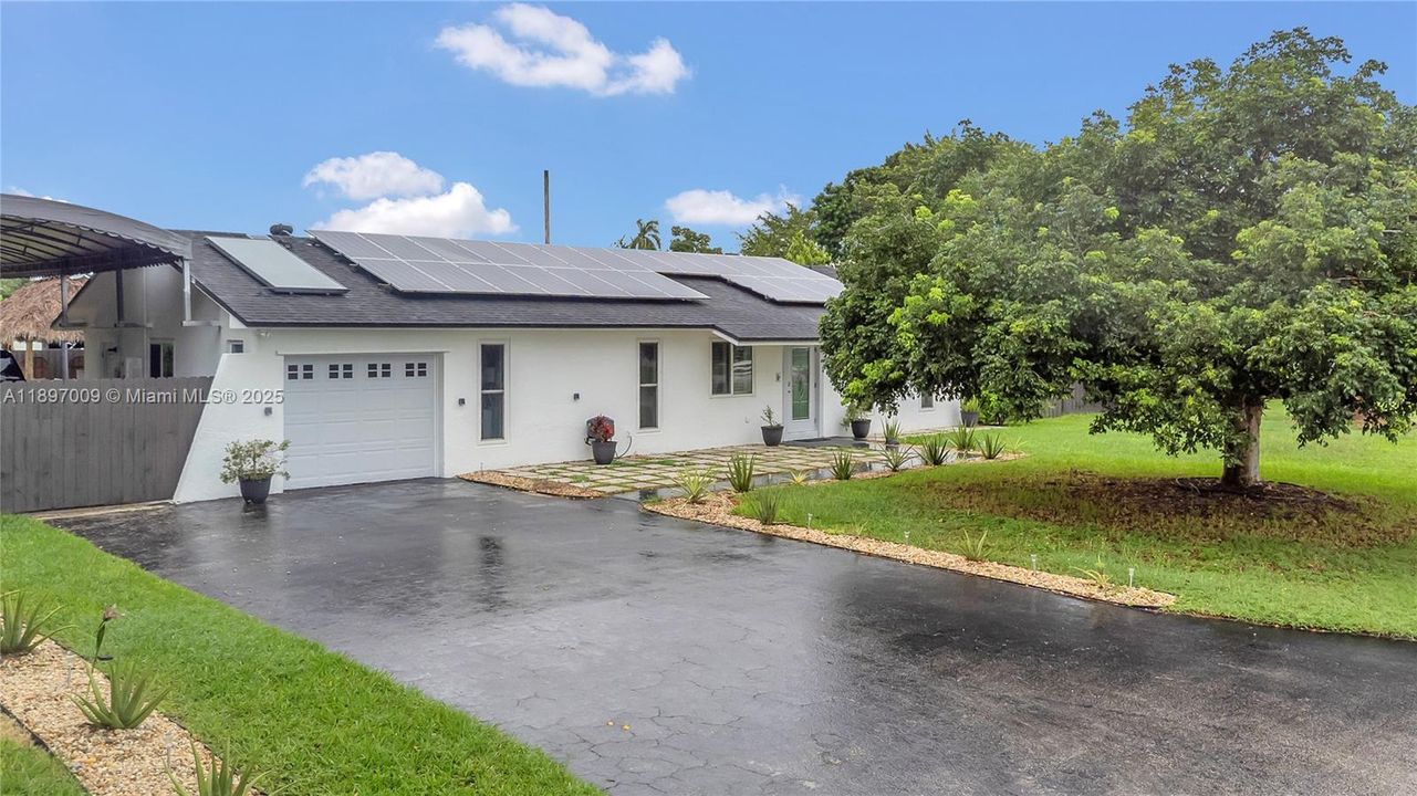 Recently Sold: $719,900 (4 beds, 3 baths, 1628 Square Feet)