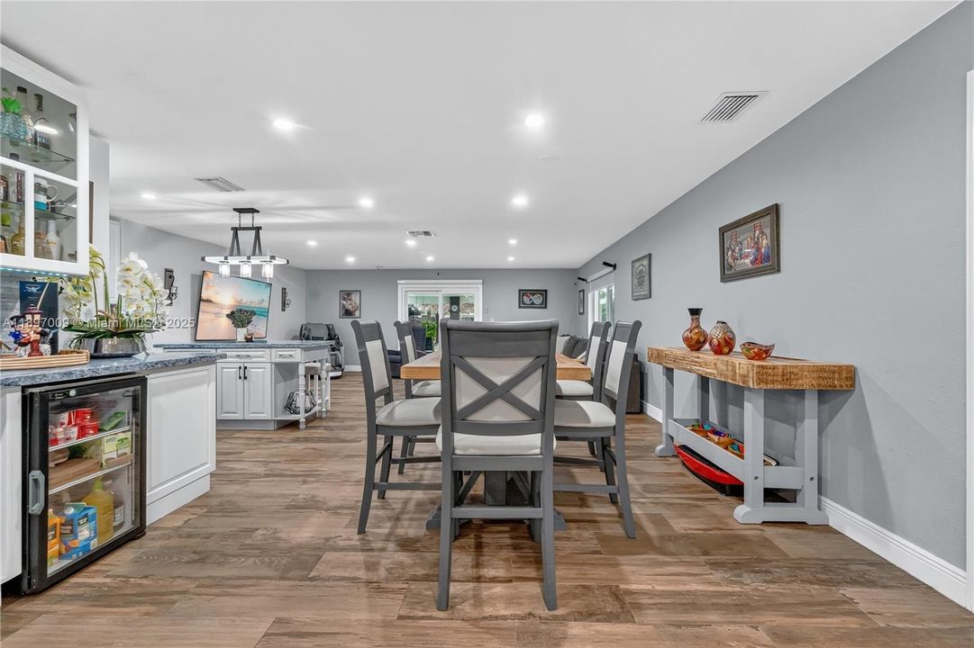 Recently Sold: $719,900 (4 beds, 3 baths, 1628 Square Feet)