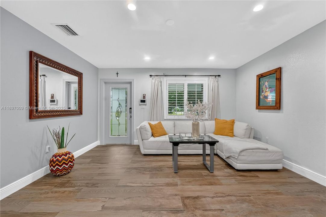 Recently Sold: $719,900 (4 beds, 3 baths, 1628 Square Feet)