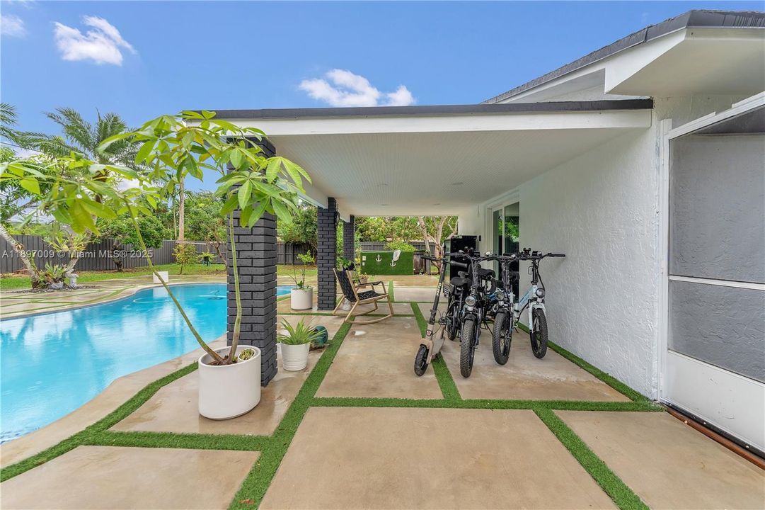 Recently Sold: $719,900 (4 beds, 3 baths, 1628 Square Feet)