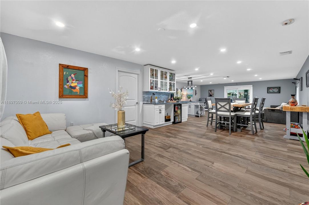 Recently Sold: $719,900 (4 beds, 3 baths, 1628 Square Feet)