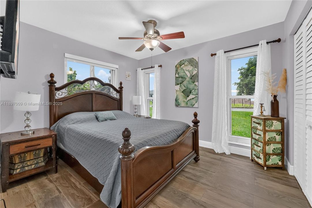 Recently Sold: $719,900 (4 beds, 3 baths, 1628 Square Feet)