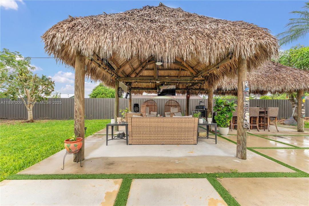 Recently Sold: $719,900 (4 beds, 3 baths, 1628 Square Feet)