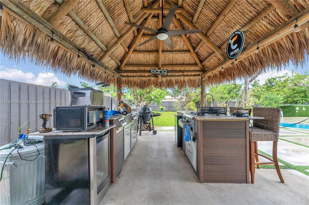 Recently Sold: $719,900 (4 beds, 3 baths, 1628 Square Feet)