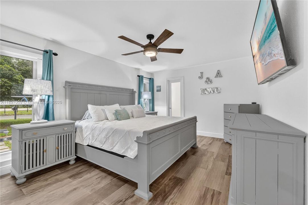 Recently Sold: $719,900 (4 beds, 3 baths, 1628 Square Feet)