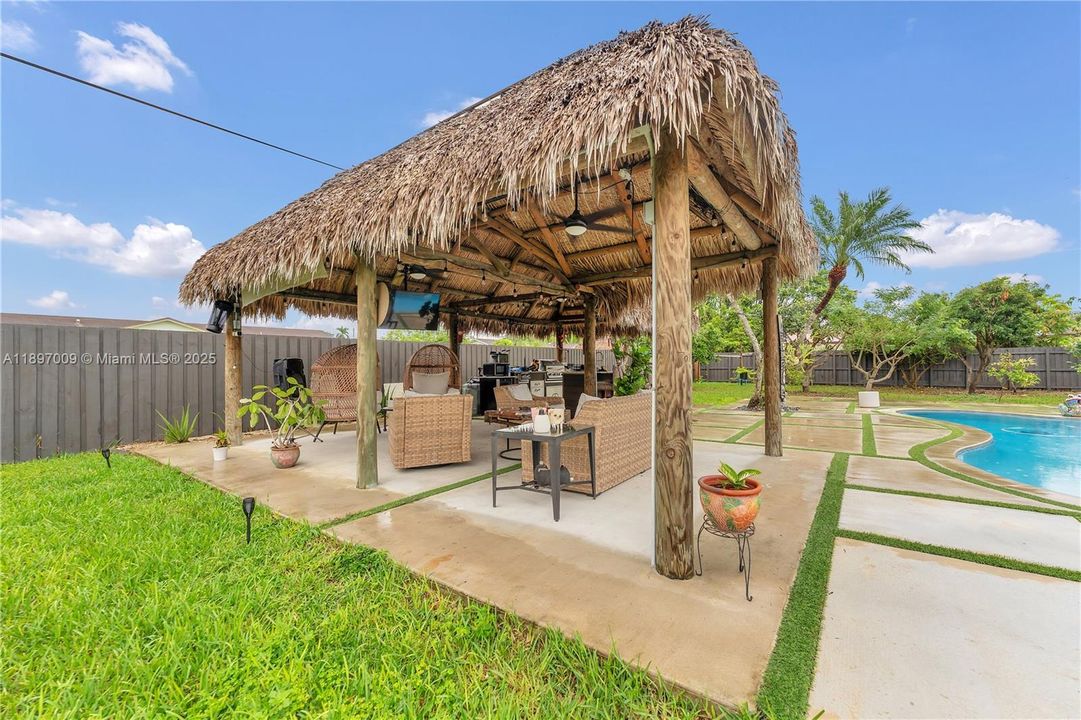 Recently Sold: $719,900 (4 beds, 3 baths, 1628 Square Feet)