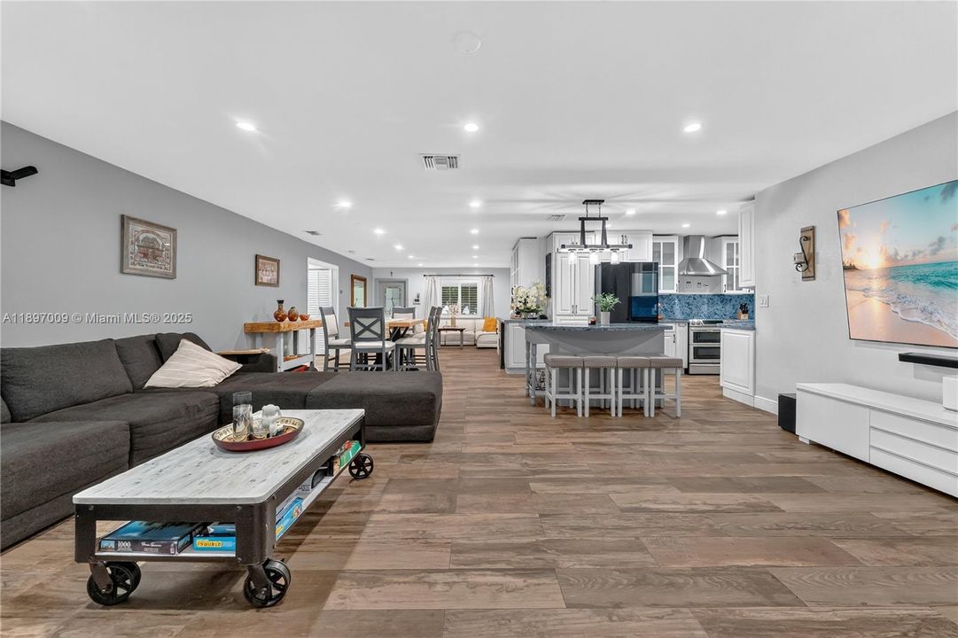 Recently Sold: $719,900 (4 beds, 3 baths, 1628 Square Feet)