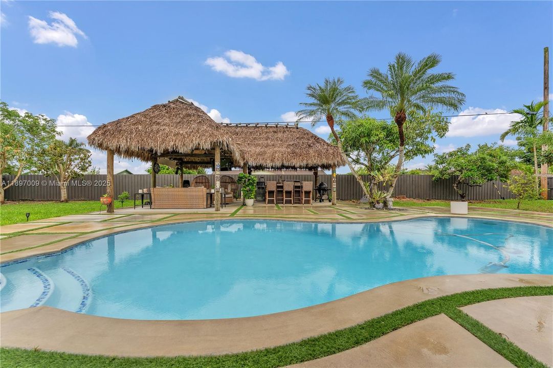 Recently Sold: $719,900 (4 beds, 3 baths, 1628 Square Feet)