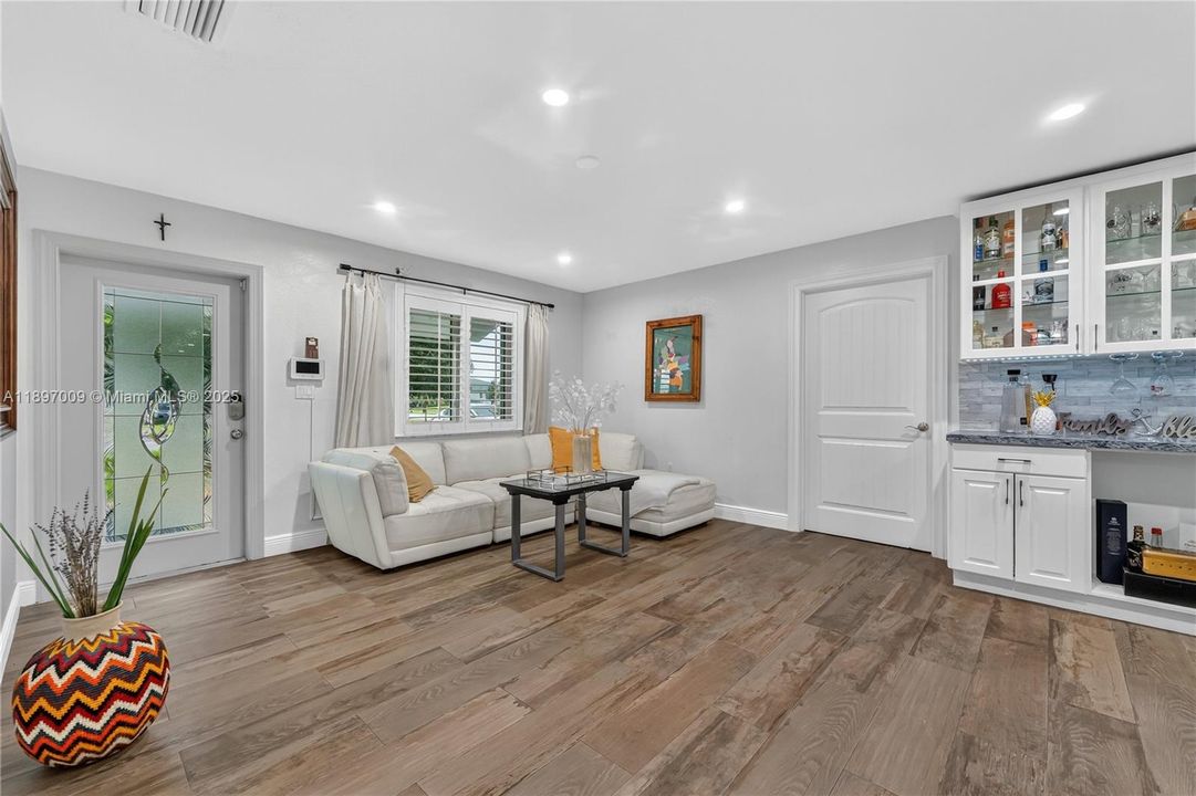 Recently Sold: $719,900 (4 beds, 3 baths, 1628 Square Feet)