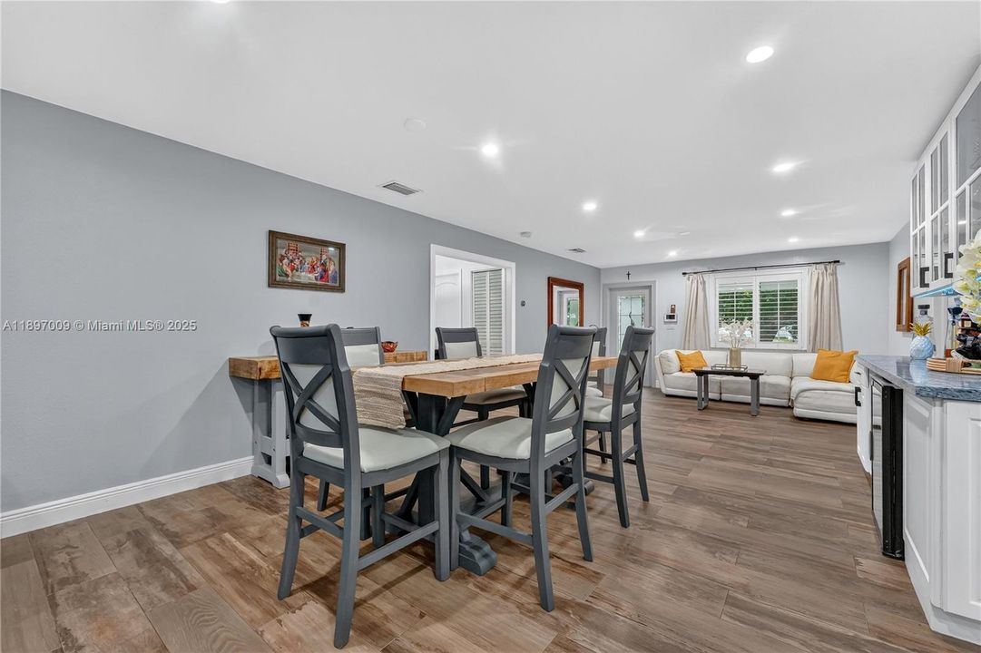 Recently Sold: $719,900 (4 beds, 3 baths, 1628 Square Feet)