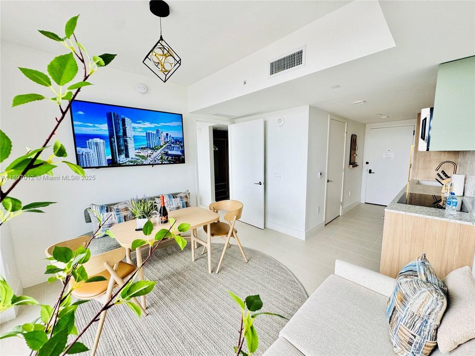 For Rent: $4,500 (1 beds, 1 baths, 540 Square Feet)