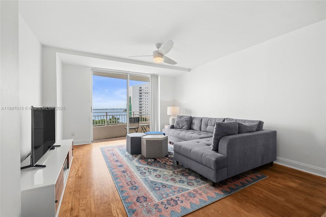 Recently Rented: $2,750 (1 beds, 1 baths, 735 Square Feet)