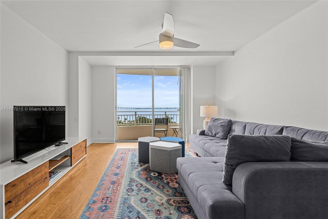 Recently Rented: $2,750 (1 beds, 1 baths, 735 Square Feet)