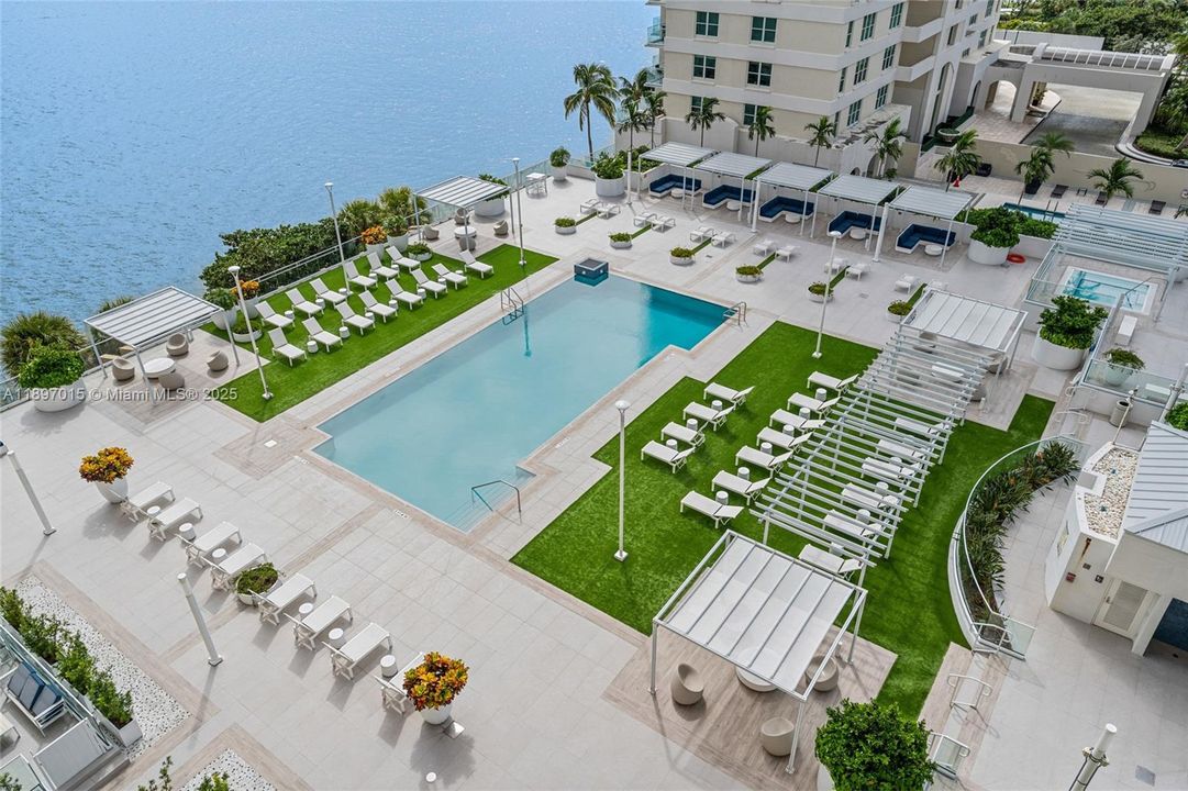 Recently Rented: $2,750 (1 beds, 1 baths, 735 Square Feet)