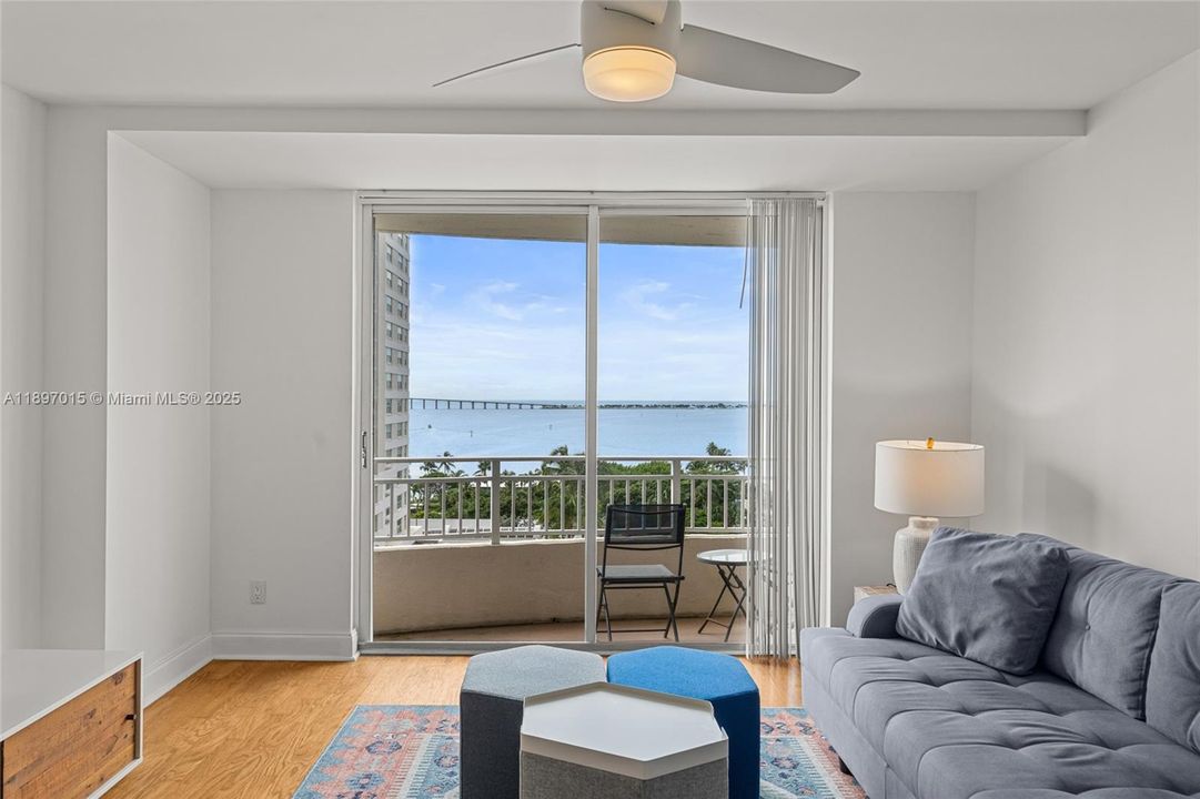 Recently Rented: $2,750 (1 beds, 1 baths, 735 Square Feet)