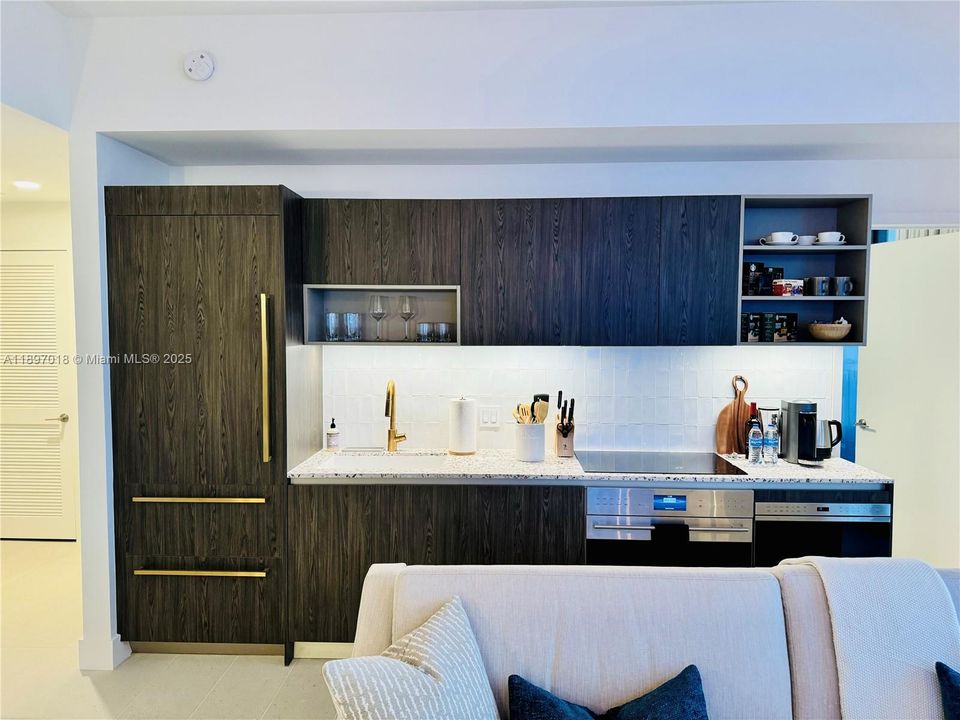 For Rent: $6,200 (2 beds, 2 baths, 837 Square Feet)