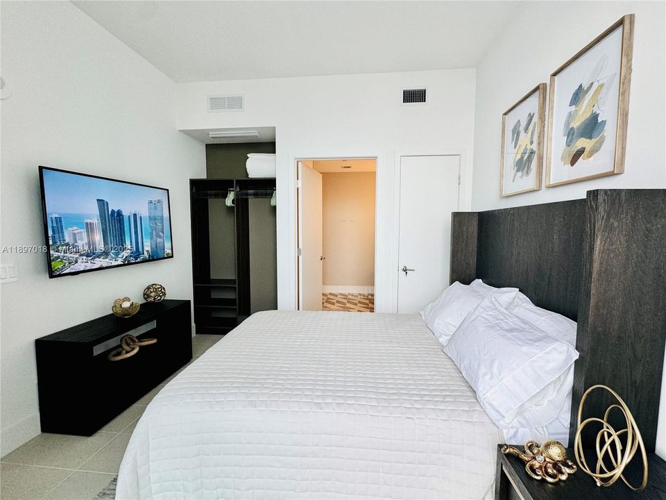 For Rent: $6,200 (2 beds, 2 baths, 837 Square Feet)