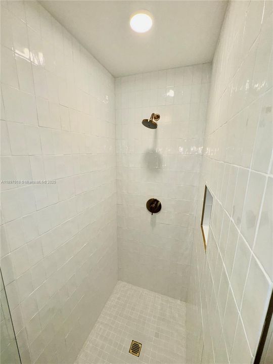 For Rent: $6,200 (2 beds, 2 baths, 837 Square Feet)