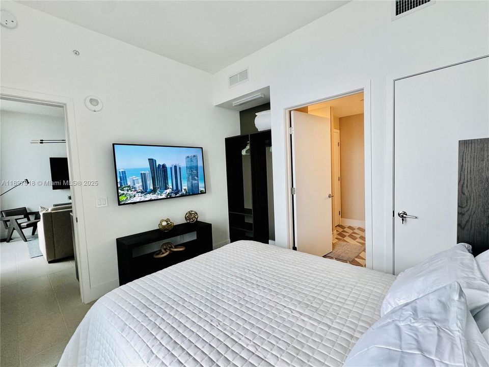 For Rent: $6,200 (2 beds, 2 baths, 837 Square Feet)