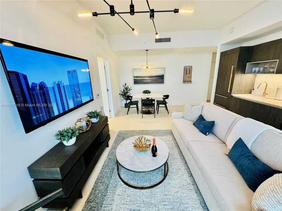 For Rent: $6,200 (2 beds, 2 baths, 837 Square Feet)