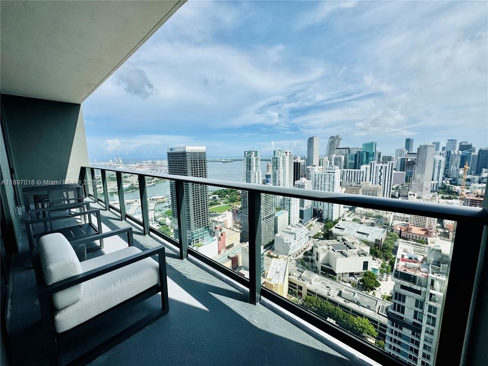 For Rent: $6,200 (2 beds, 2 baths, 837 Square Feet)