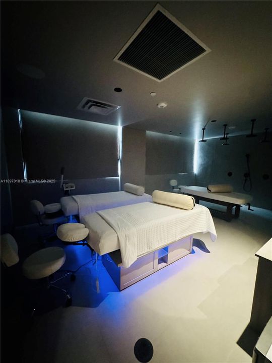 For Rent: $6,200 (2 beds, 2 baths, 837 Square Feet)