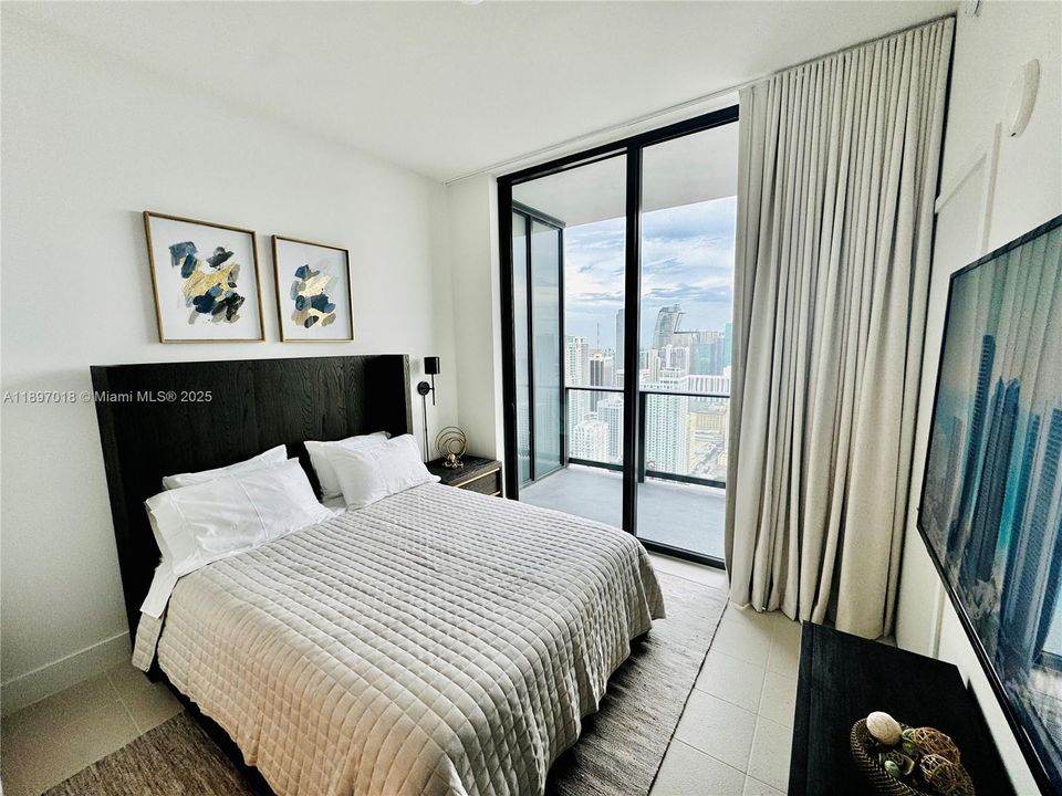 For Rent: $6,200 (2 beds, 2 baths, 837 Square Feet)