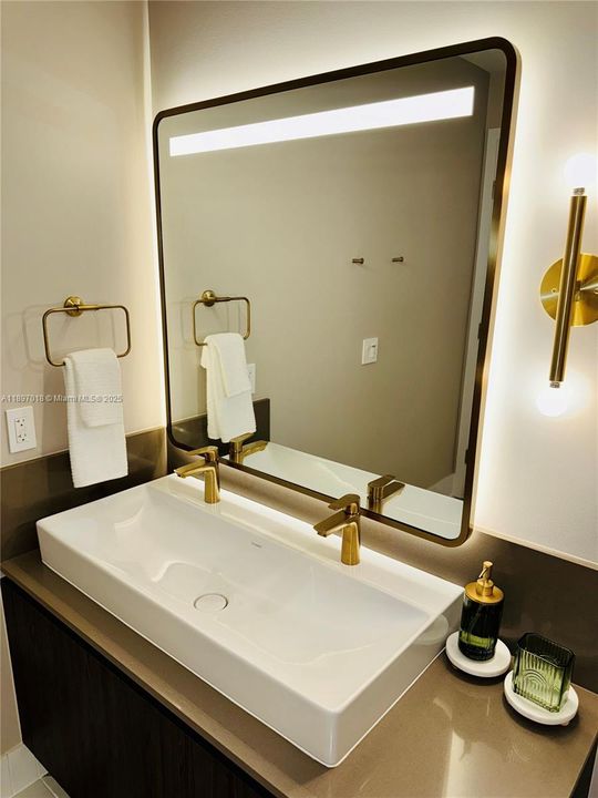 For Rent: $6,200 (2 beds, 2 baths, 837 Square Feet)