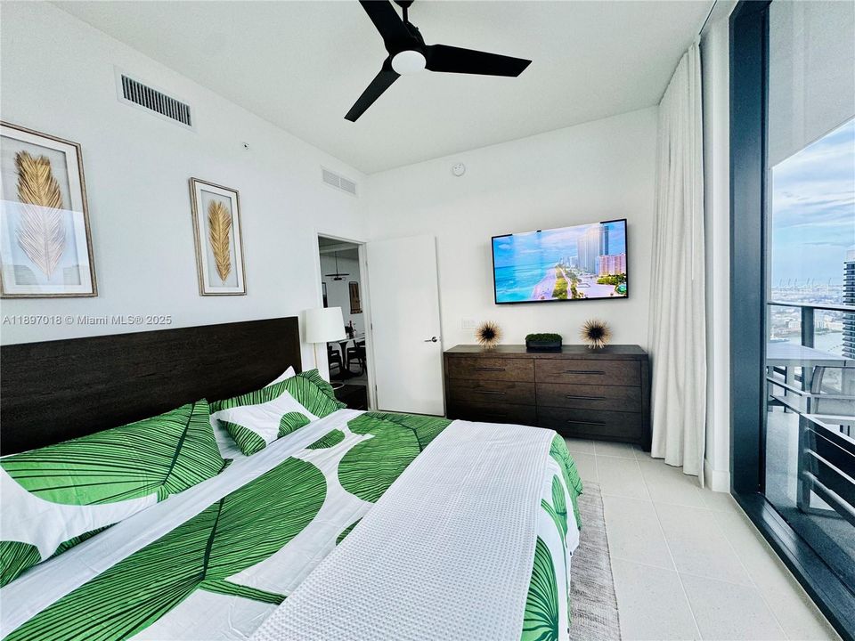 For Rent: $6,200 (2 beds, 2 baths, 837 Square Feet)