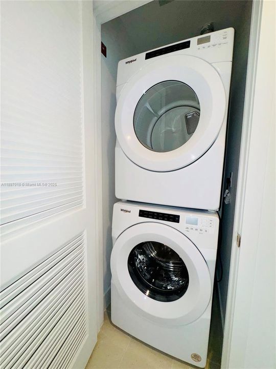 For Rent: $6,200 (2 beds, 2 baths, 837 Square Feet)