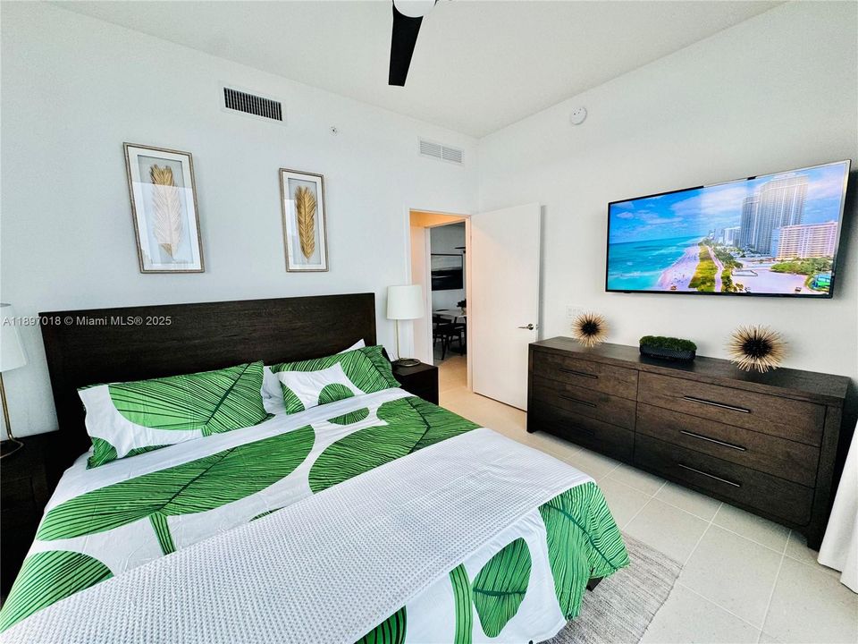 For Rent: $6,200 (2 beds, 2 baths, 837 Square Feet)