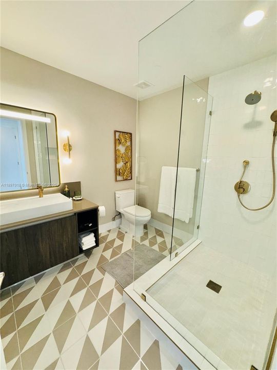 For Rent: $6,200 (2 beds, 2 baths, 837 Square Feet)