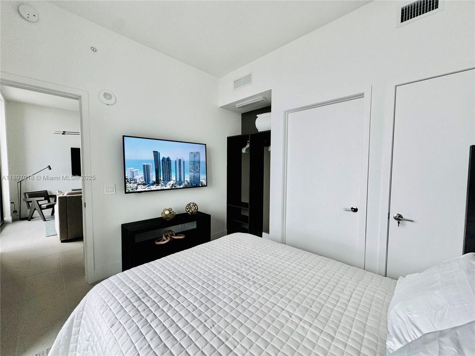 For Rent: $6,200 (2 beds, 2 baths, 837 Square Feet)