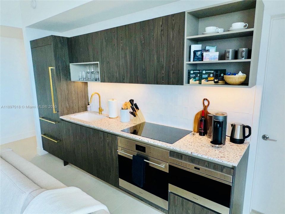 For Rent: $6,200 (2 beds, 2 baths, 837 Square Feet)