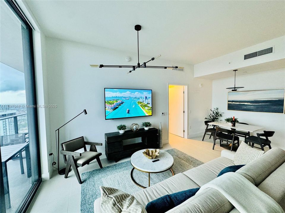 For Rent: $6,200 (2 beds, 2 baths, 837 Square Feet)