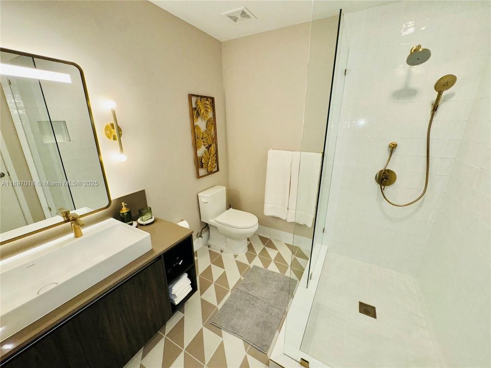 For Rent: $6,200 (2 beds, 2 baths, 837 Square Feet)