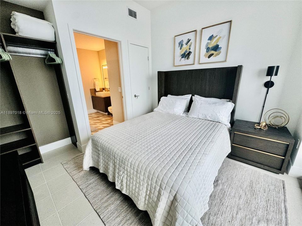 For Rent: $6,200 (2 beds, 2 baths, 837 Square Feet)