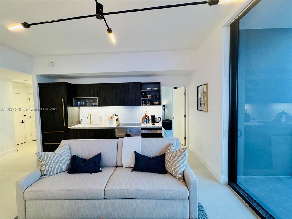 For Rent: $6,200 (2 beds, 2 baths, 837 Square Feet)