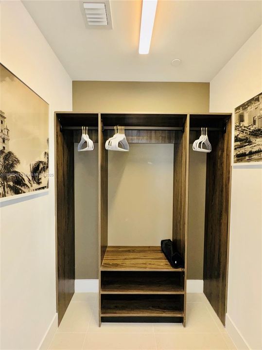 For Rent: $6,200 (2 beds, 2 baths, 837 Square Feet)