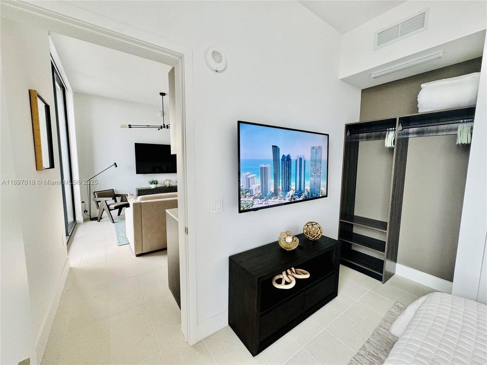 For Rent: $6,200 (2 beds, 2 baths, 837 Square Feet)