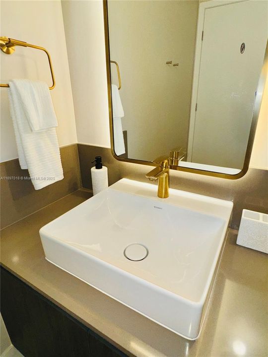 For Rent: $6,200 (2 beds, 2 baths, 837 Square Feet)