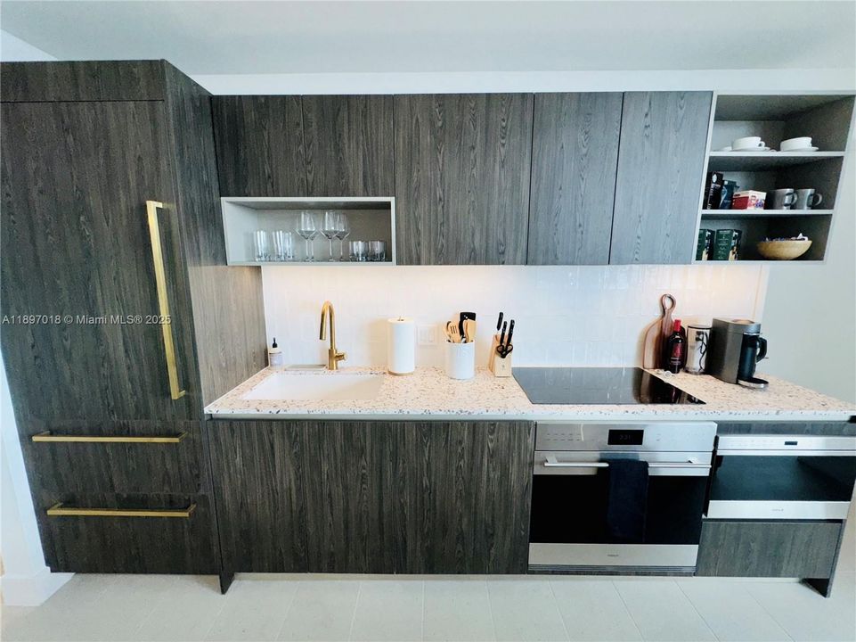 For Rent: $6,200 (2 beds, 2 baths, 837 Square Feet)