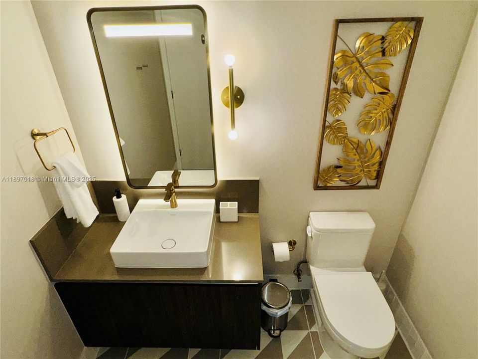 For Rent: $6,200 (2 beds, 2 baths, 837 Square Feet)