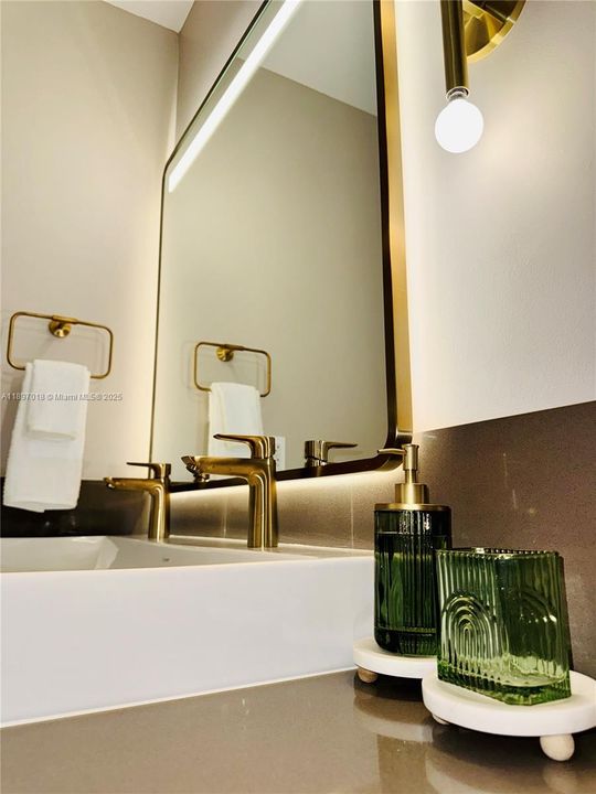 For Rent: $6,200 (2 beds, 2 baths, 837 Square Feet)