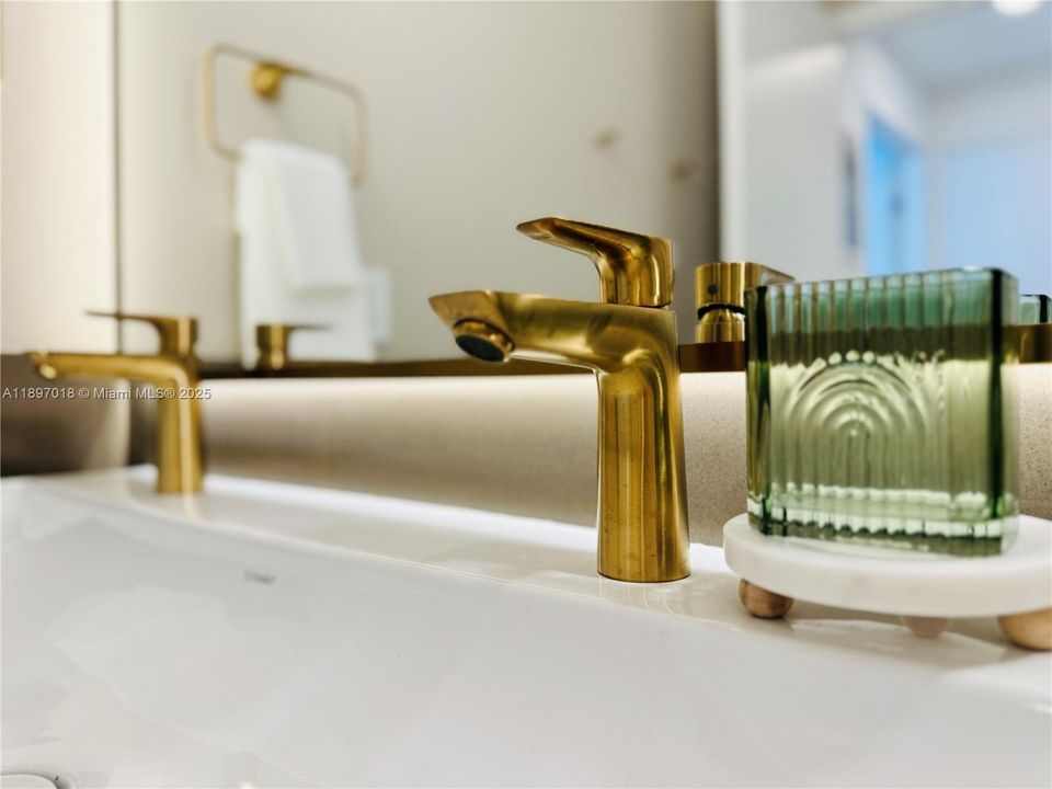 For Rent: $6,200 (2 beds, 2 baths, 837 Square Feet)