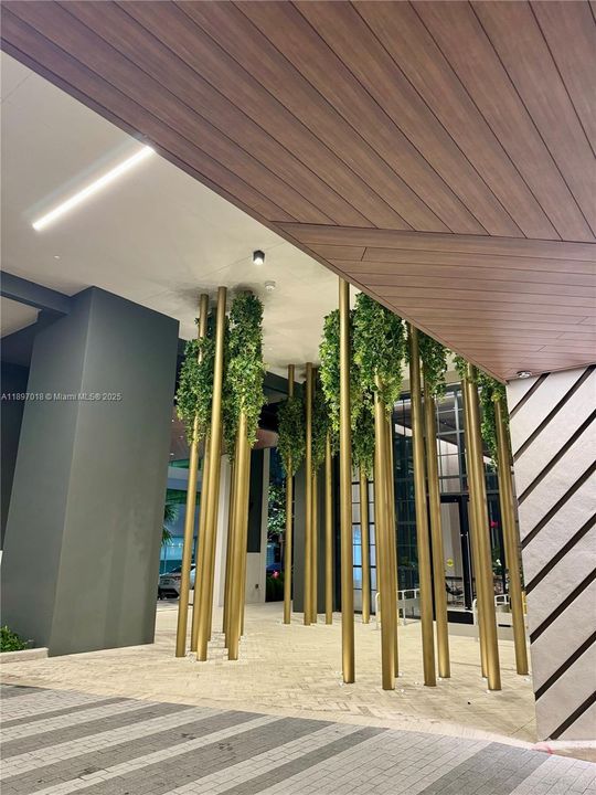 For Rent: $6,200 (2 beds, 2 baths, 837 Square Feet)