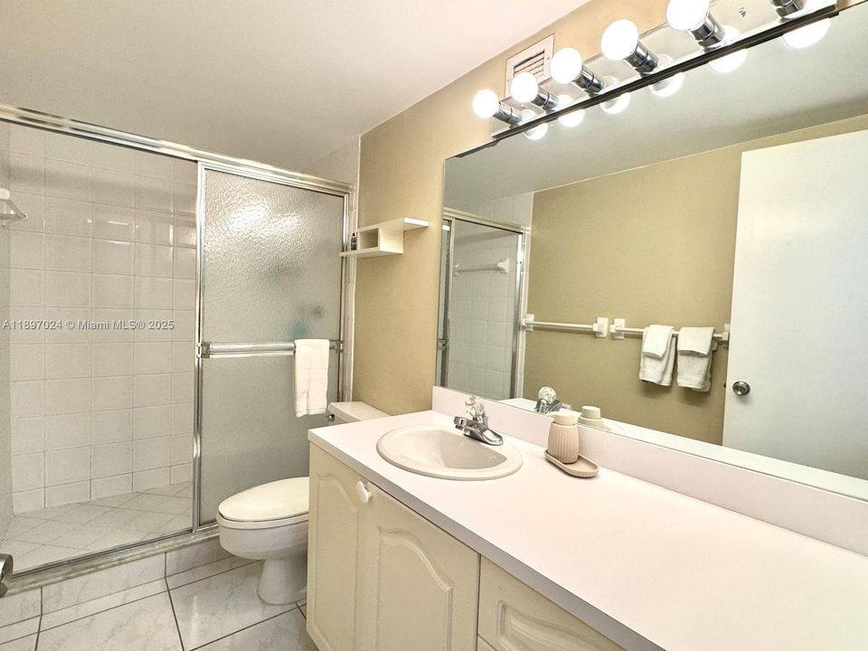 For Sale: $375,000 (2 beds, 2 baths, 1270 Square Feet)