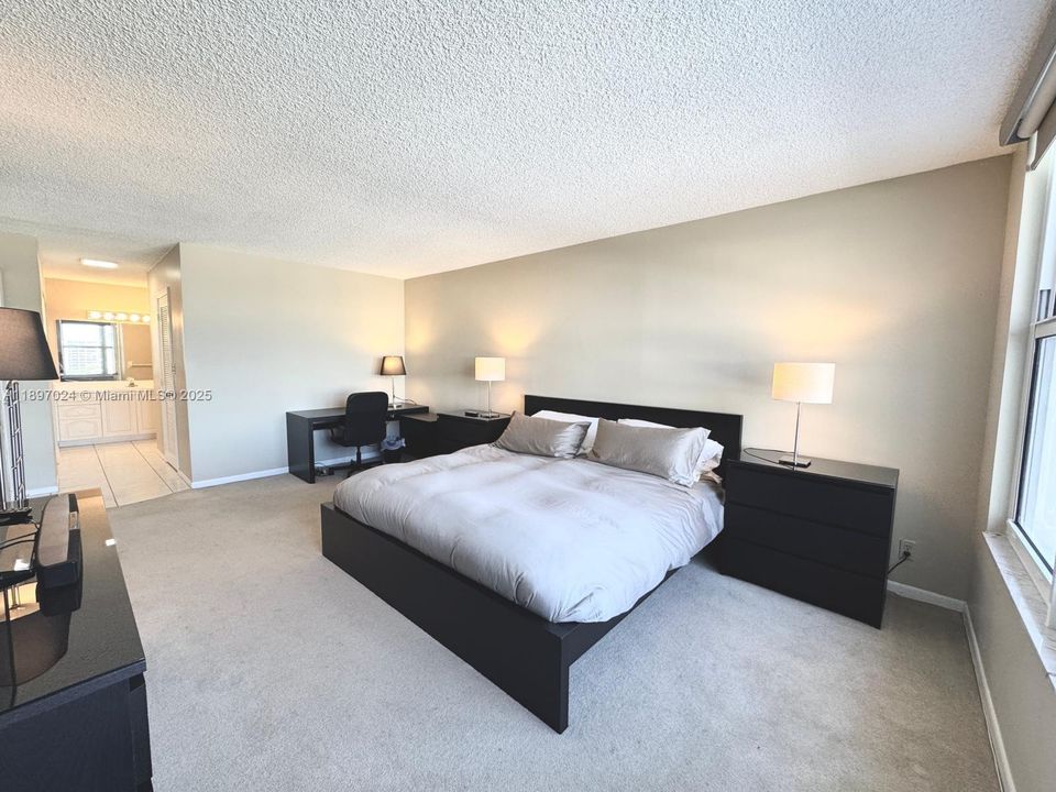 For Sale: $375,000 (2 beds, 2 baths, 1270 Square Feet)