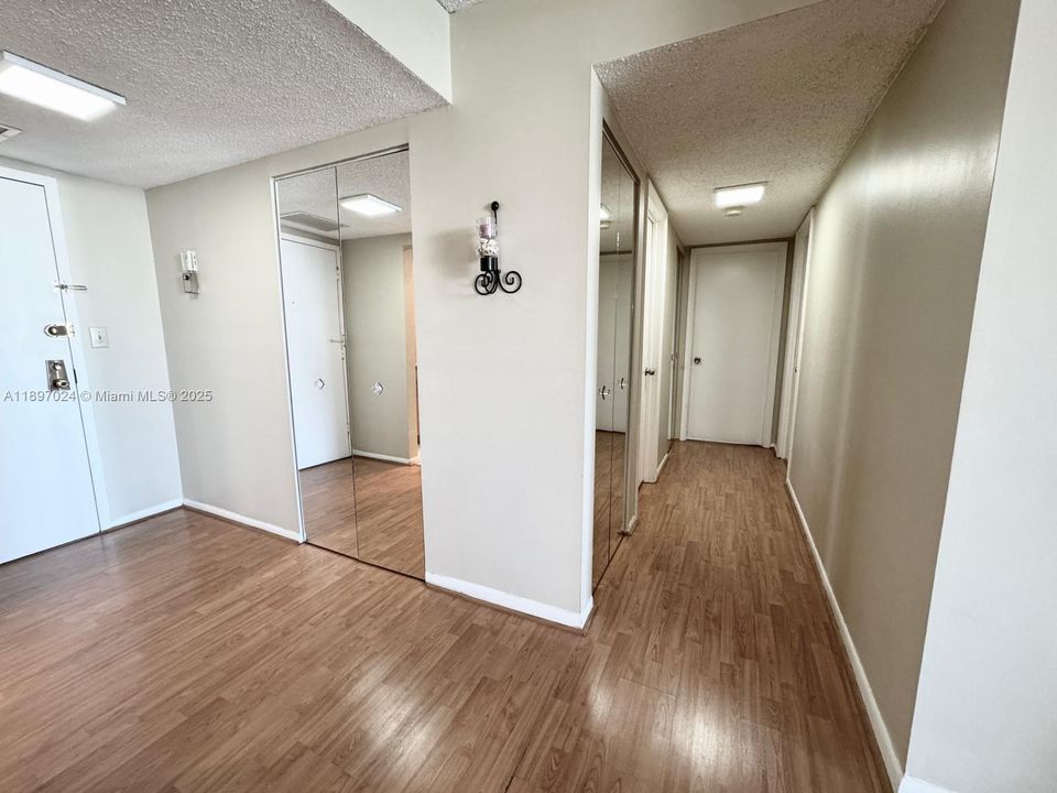For Sale: $375,000 (2 beds, 2 baths, 1270 Square Feet)